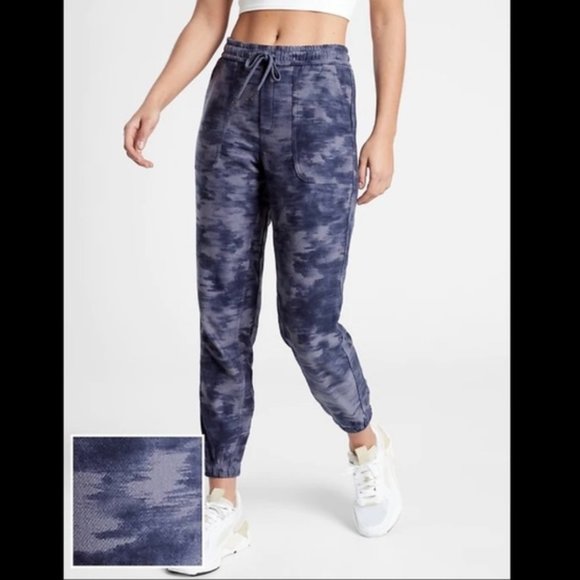 Athleta Pants - Athleta Farallon Blue Tie Dye Printed Cropped Joggers 4T